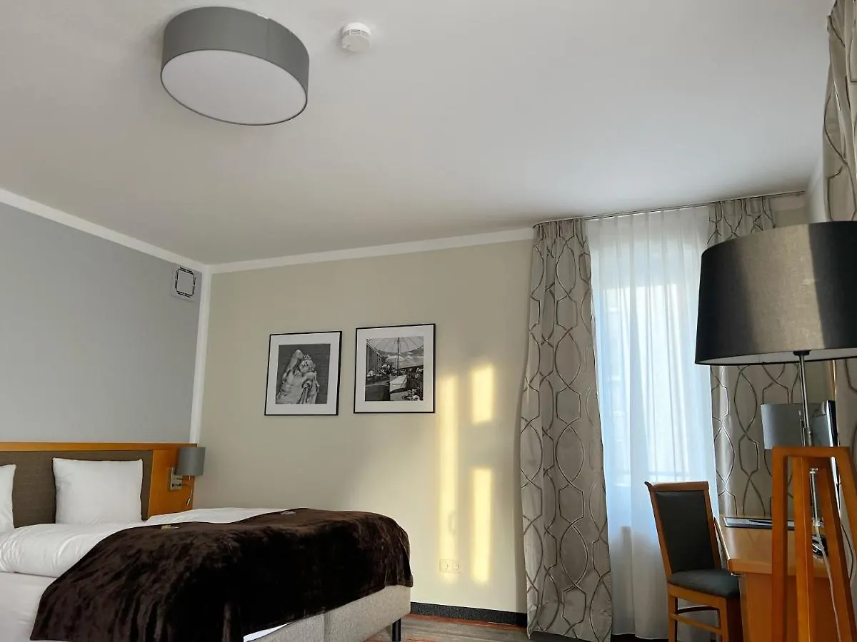 Hotel Prinz München 4*,